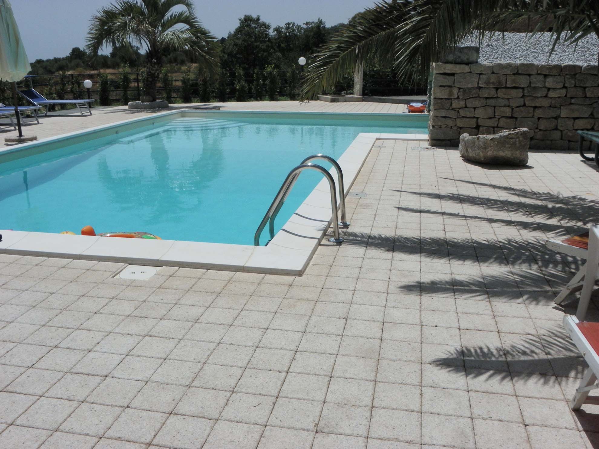 Linguaglossa (CT) Piscina